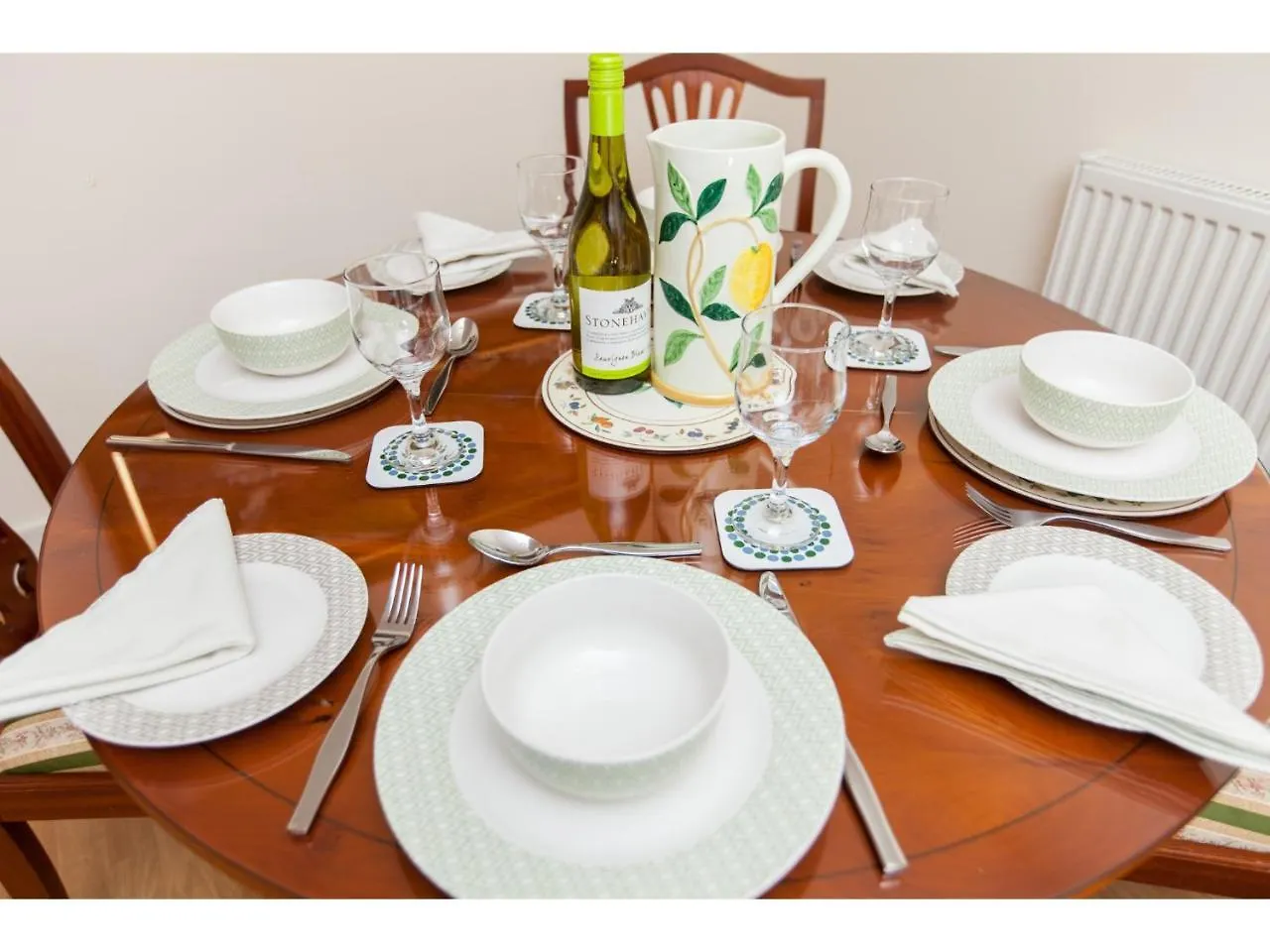 إدنبرة Spacious, Central Apartment