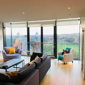  Apartment Quartermile Meadows View 2 Bedroom - With Free Parking